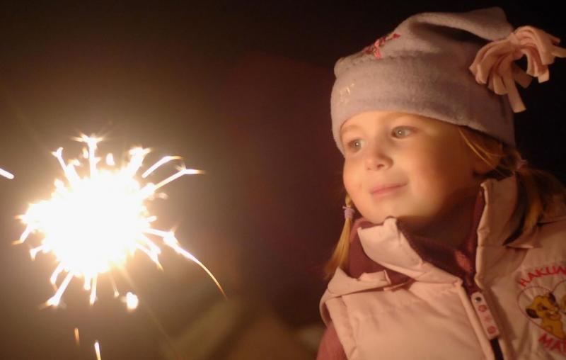 Ура, каникулы! Пиротехника, которую можно запускать с детьми - Сосновка Кировская область | sosnovkakirovskaya.salutsklad.ru